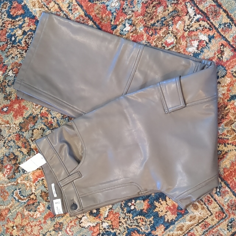 Abercrombie & Fitch The 90's Relaxed Cargo Pant Taupe Vegan Leather 14